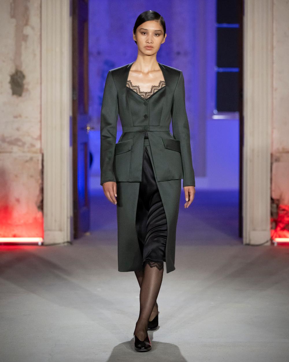 Huishan Zhang Spring 2025 Look 14; Photo: Courtesy of Huishan Zhang